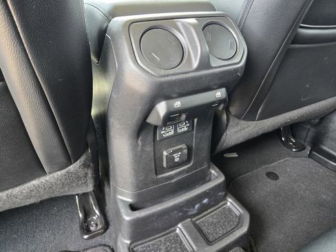 Used 2023 Jeep Wrangler Unlimited Sahara AWD/4WD image 13