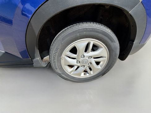 Used 2021 Hyundai Venue SE FWD image 12