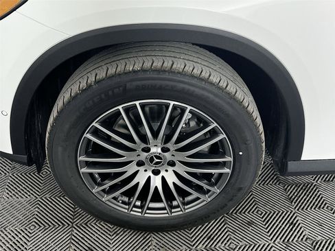 Used 2025 Mercedes-Benz GLC 300 4MATIC image 27