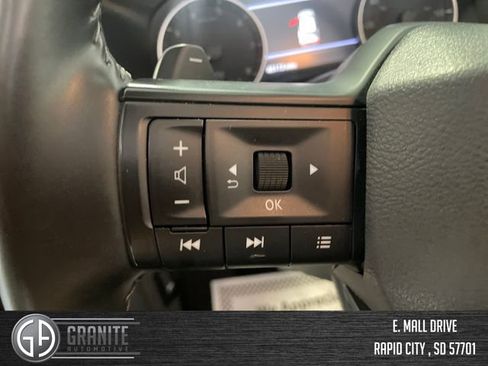 Used 2025 Nissan Rogue SV AWD/4WD image 13