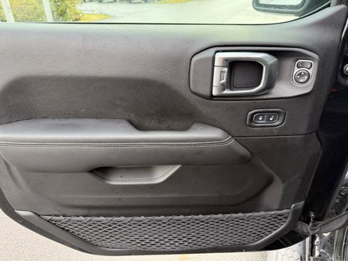 Used 2023 Jeep Wrangler Sahara image 4