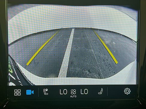 Used 2024 Volvo XC60 B5 Core image 23