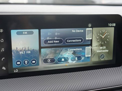 New 2025 Nissan Kicks SR image 16