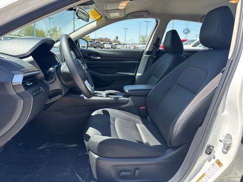 Used 2025 Nissan Altima 2.5 SV FWD image 18