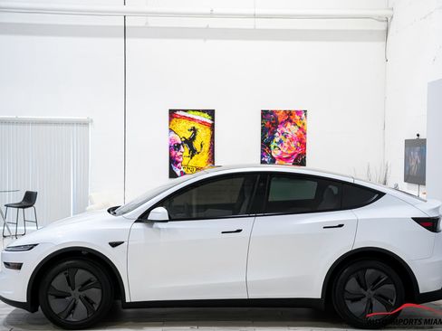 Used 2026 Tesla Model Y Long Range RWD image 12