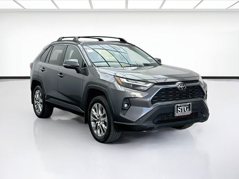 Used 2022 Toyota RAV4 XLE Premium FWD image 3