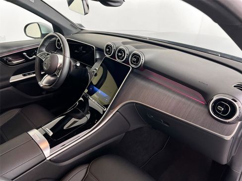 Used 2025 Mercedes-Benz GLC 300 4MATIC image 27