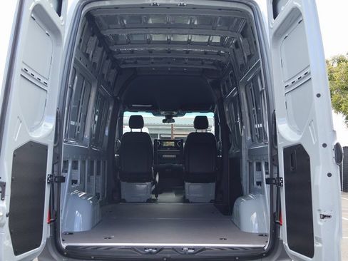 New 2025 Mercedes-Benz Sprinter 2500 image 8