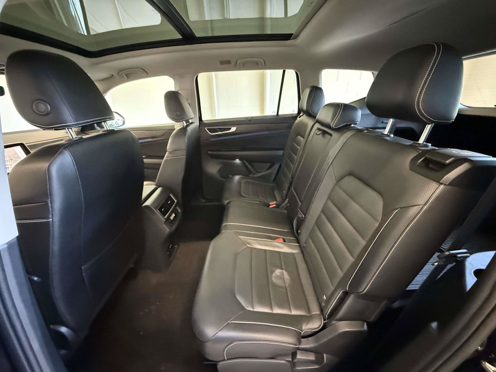 Used 2024 Volkswagen Atlas SEL AWD/4WD image 19