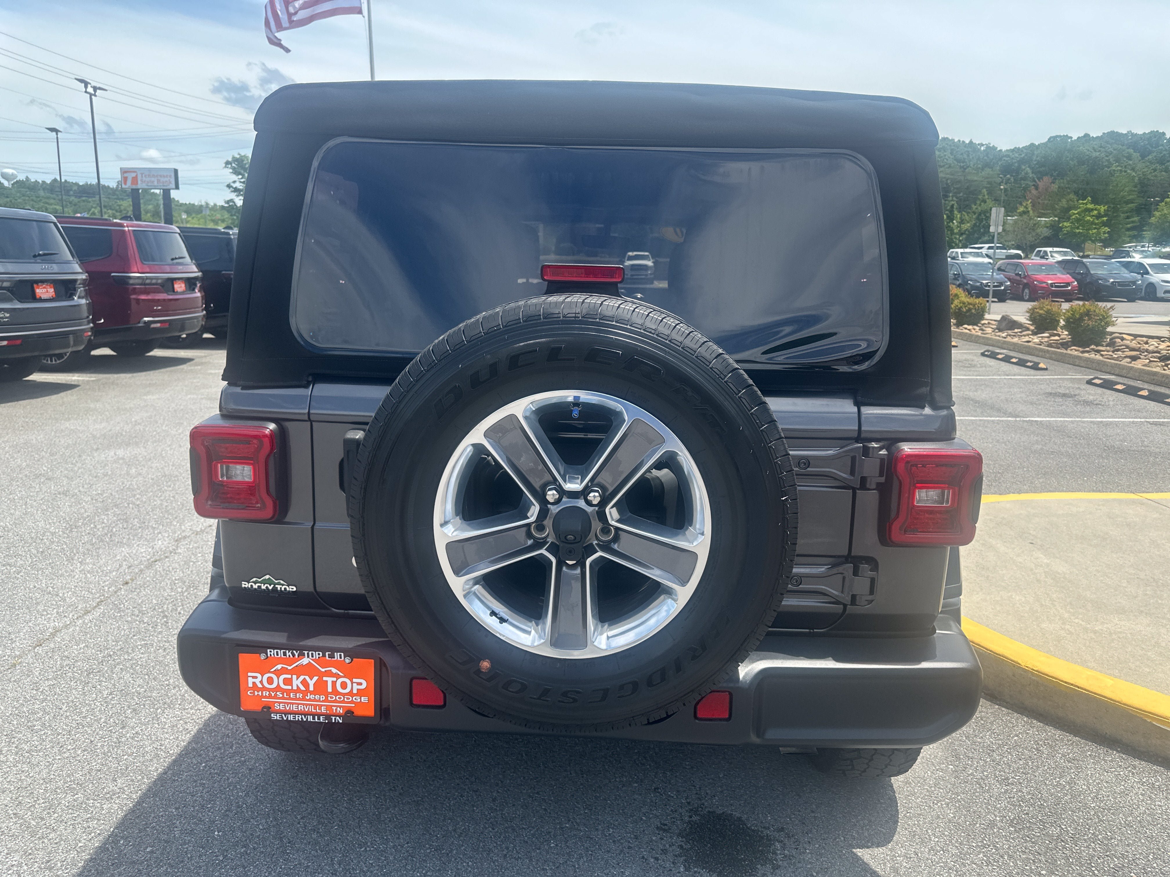 Used 2020 Jeep Wrangler Unlimited Sahara AWD/4WD image 9