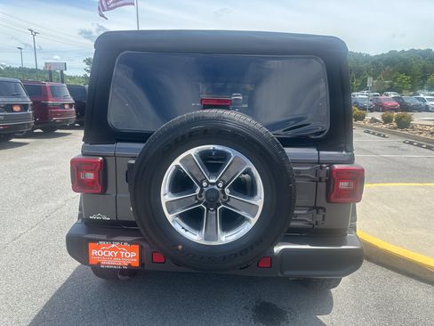 Used 2020 Jeep Wrangler Unlimited Sahara AWD/4WD image 9