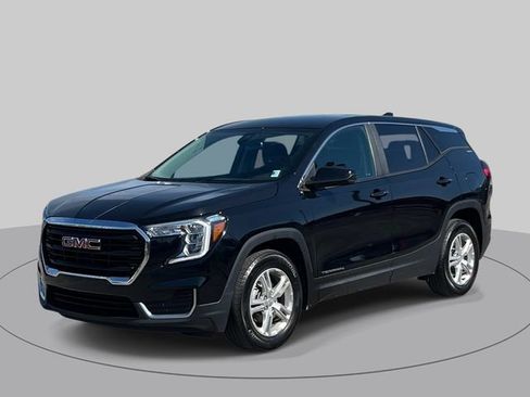 Used 2023 GMC Terrain SLE w/ LPO, Floor Liner Package FWD image 8