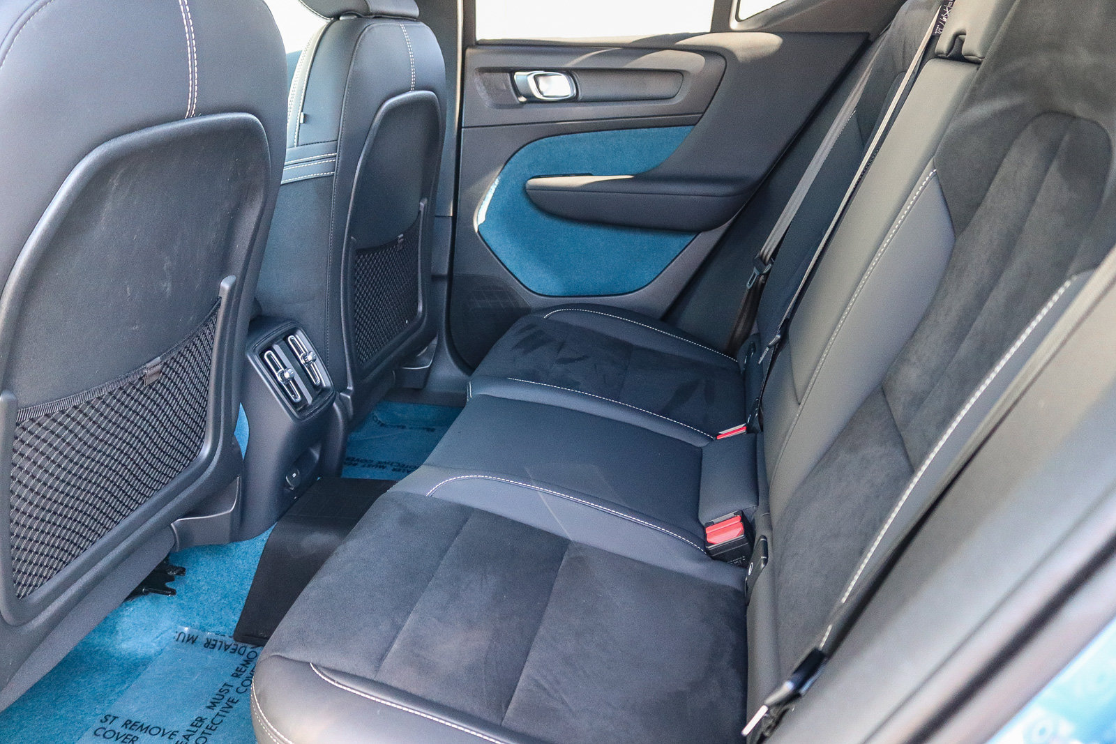 Used 2023 Volvo XC40 Recharge Plus w/ Protection Package Premier AWD/4WD image 19