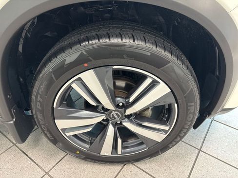 Used 2023 Nissan Rogue SL w/ SL Premium Package AWD/4WD image 8