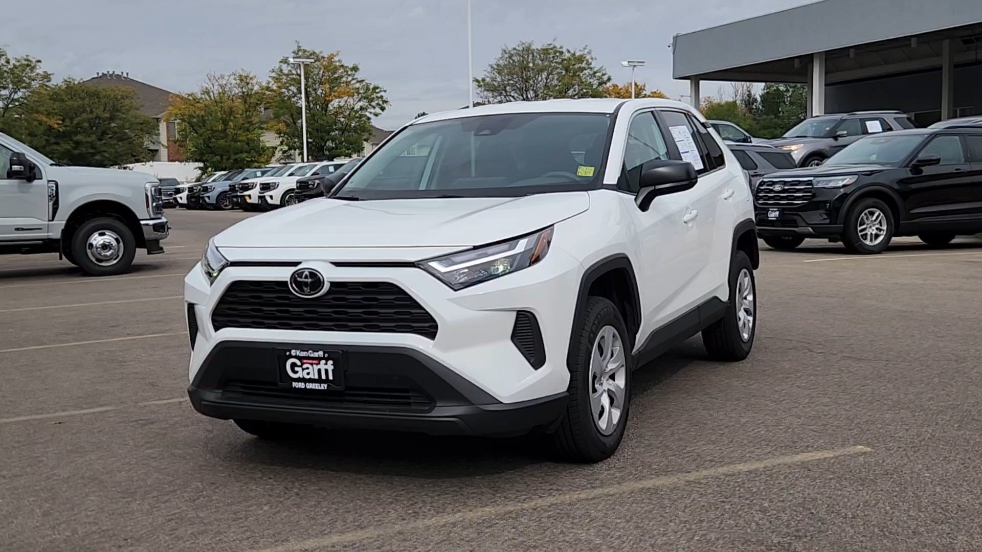 Used 2025 Toyota RAV4 LE AWD/4WD image 4