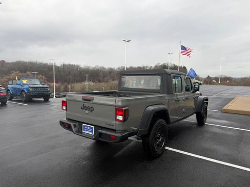 Used 2021 Jeep Gladiator Sport image 5