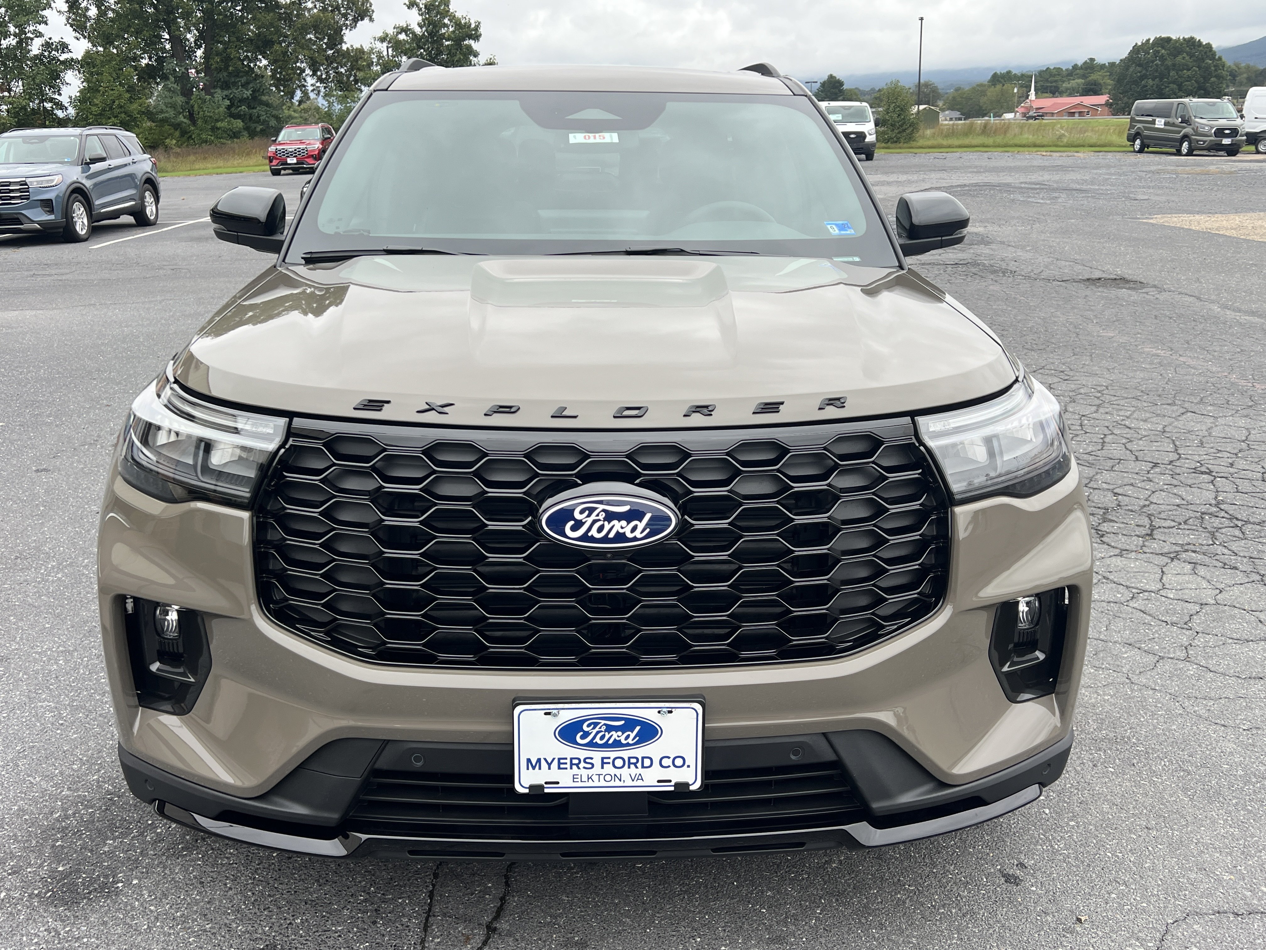 New 2027 Ford Explorer ST-Line w/ Premium Package AWD/4WD image 3