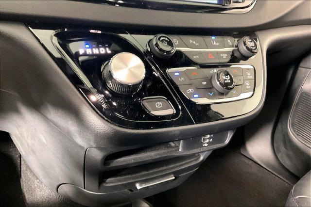 Used 2026 Chrysler Pacifica Select FWD image 12