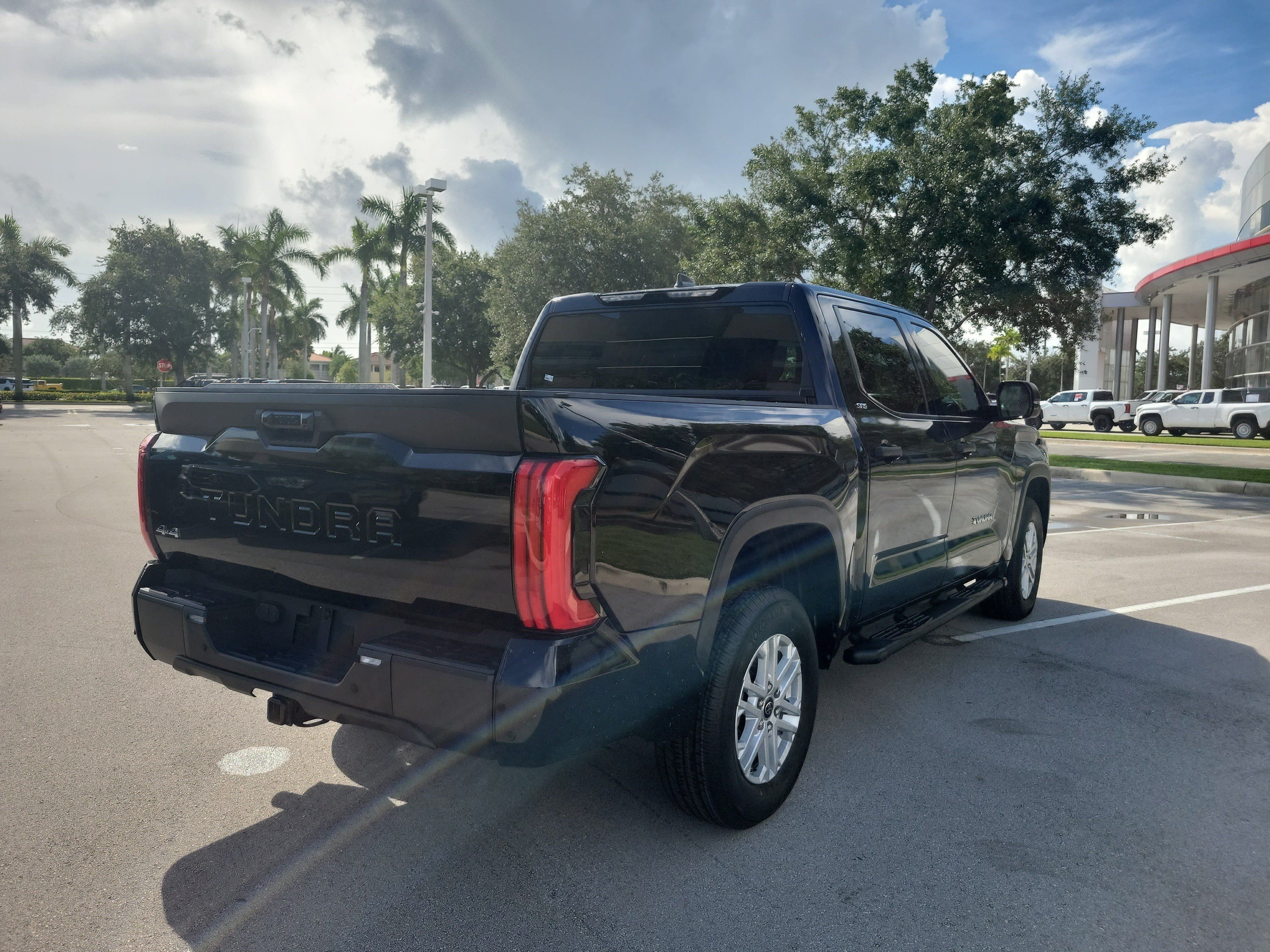 Used 2024 Toyota Tundra SR5 w/ SR5 Convenience Package AWD/4WD image 7
