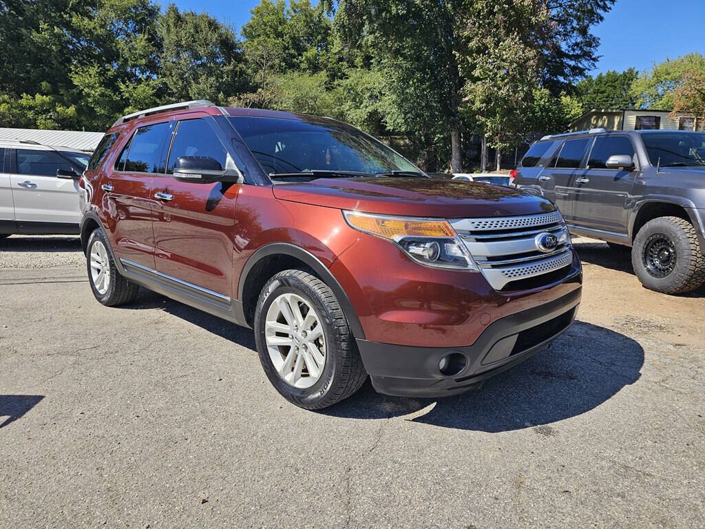 Used 2015 Ford Explorer XLT w/ Equipment Group 202A FWD image 6