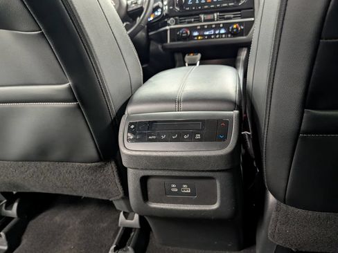Used 2023 Nissan Pathfinder SL AWD/4WD image 29