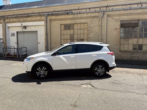 Used 2018 Toyota RAV4 LE w/ All Weather Liner Package AWD/4WD image 4