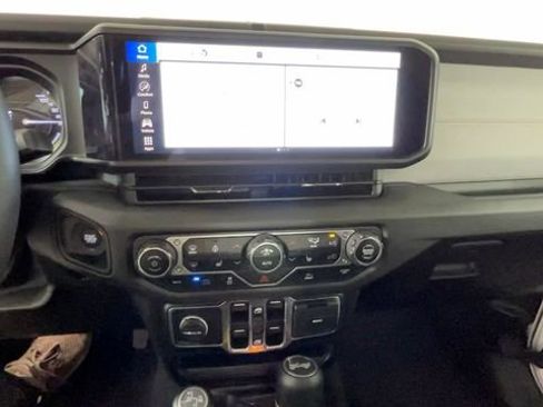 Used 2024 Jeep Wrangler Unlimited w/ Convenience Group AWD/4WD image 34