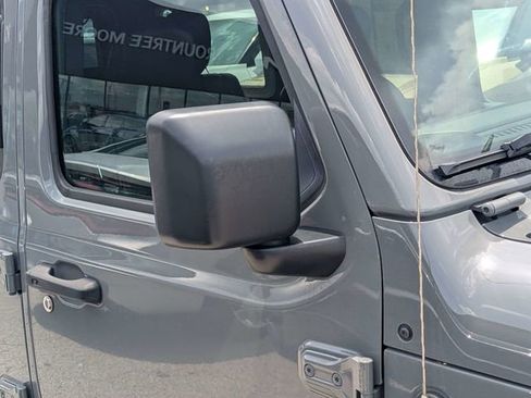 Used 2022 Jeep Wrangler Unlimited Sahara w/ Safety Group AWD/4WD image 8