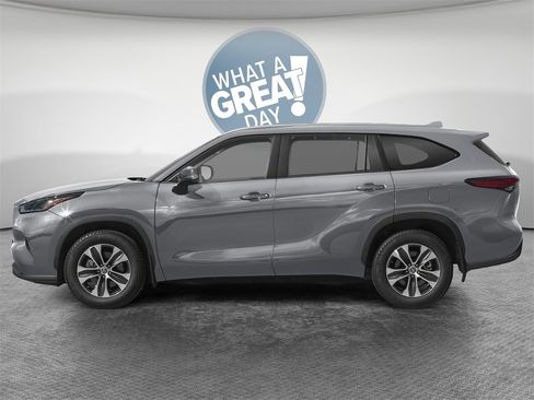 New 2026 Toyota Highlander Platinum image 6