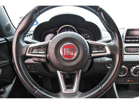 Used 2018 FIAT 124 Spider Classica image 9