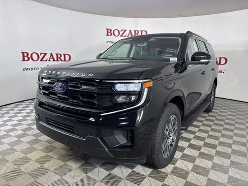 New 2025 Ford Expedition Active image 3