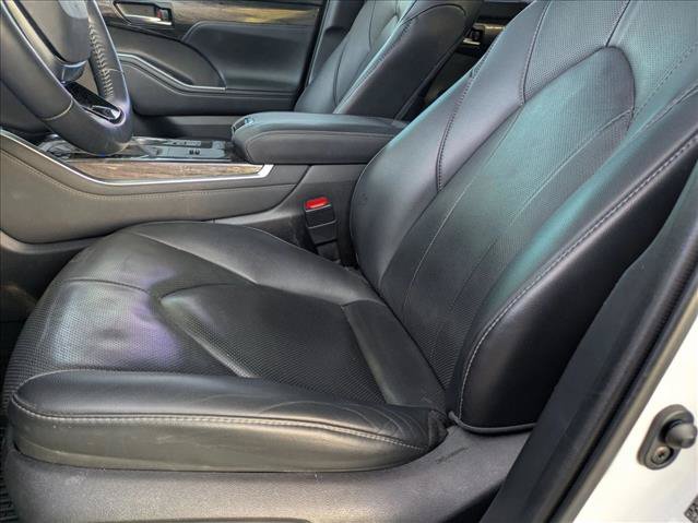 Used 2021 Toyota Highlander Limited FWD image 12