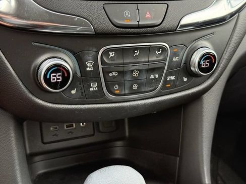 Used 2024 Chevrolet Equinox LT w/ LPO, Floor Liner Package FWD image 18