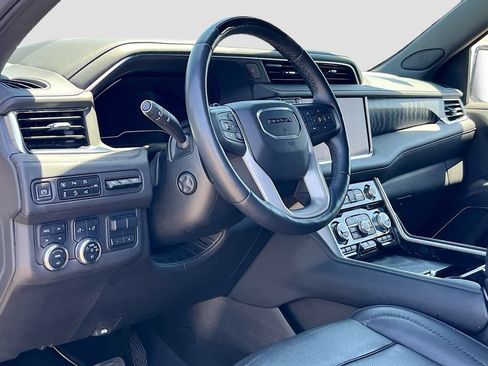 Used 2023 GMC Yukon Denali w/ Advanced Technology Package AWD/4WD image 9
