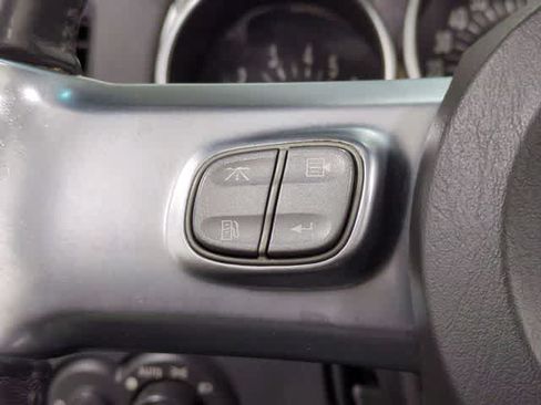 Used 2005 Chevrolet SSR w/ Preferred Equipment Group RWD image 21