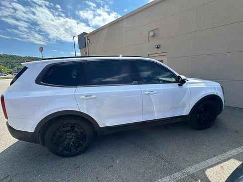 Used 2021 Kia Telluride EX w/ EX Premium Package AWD/4WD image 4