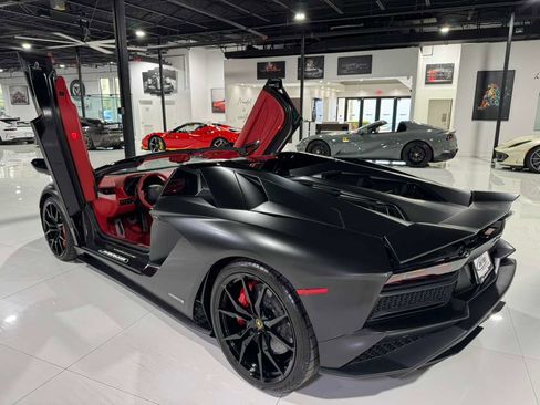 Used 2018 Lamborghini Aventador S image 13