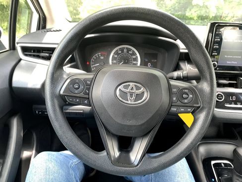Used 2021 Toyota Corolla LE FWD image 11