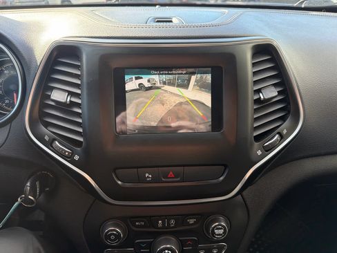 Used 2020 Jeep Cherokee Latitude w/ Cold Weather Group image 26