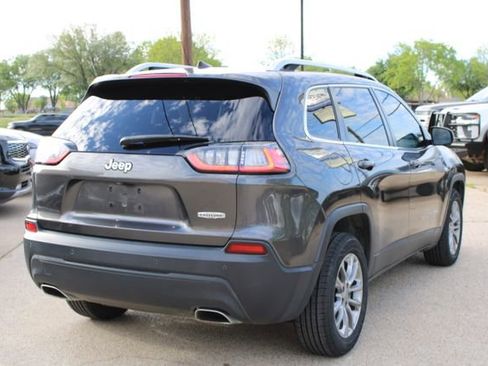 Used 2019 Jeep Cherokee Latitude Plus w/ Comfort/Convenience Group FWD image 3