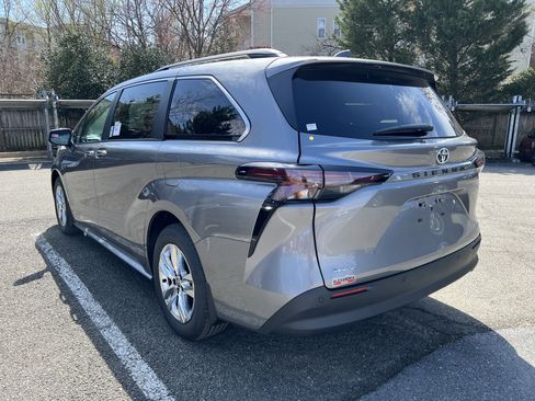 New 2026 Toyota Sienna XLE image 6