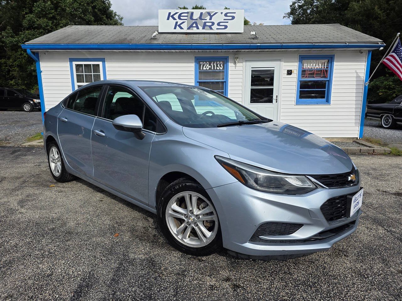 Used 2017 Chevrolet Cruze LT w/ Convenience Package FWD image 2