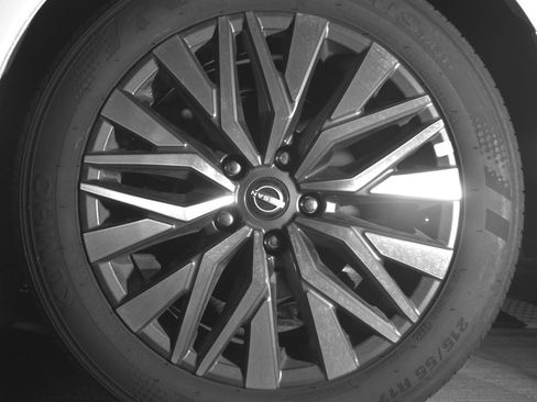 Used 2025 Nissan Altima 2.5 SV FWD image 14