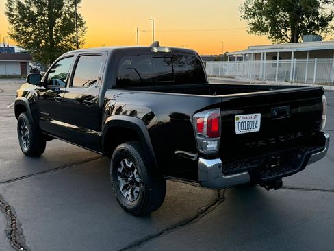 Used 2021 Toyota Tacoma TRD Off-Road w/ Technology Package AWD/4WD image 11