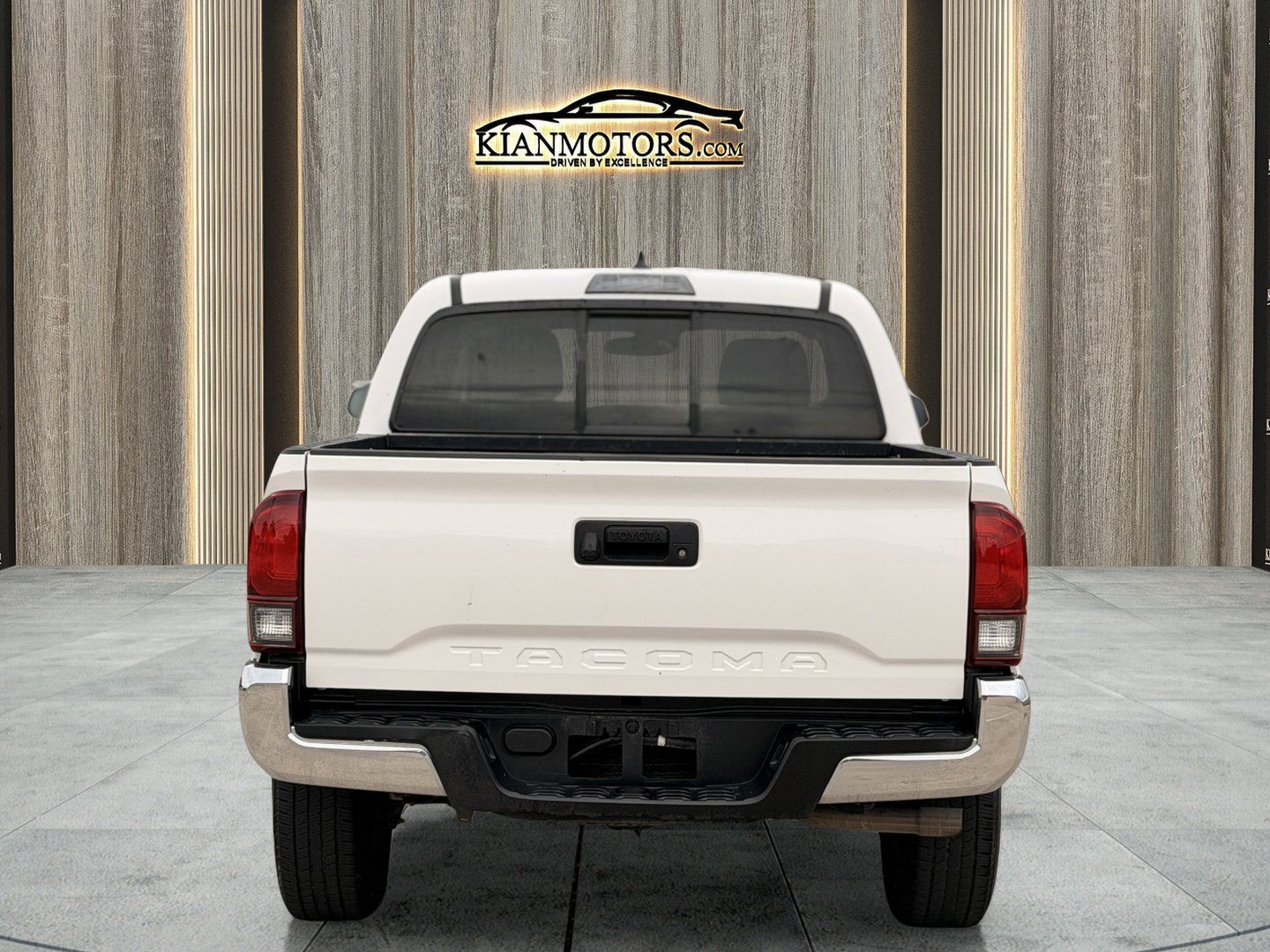 Used 2022 Toyota Tacoma SR5 RWD image 6