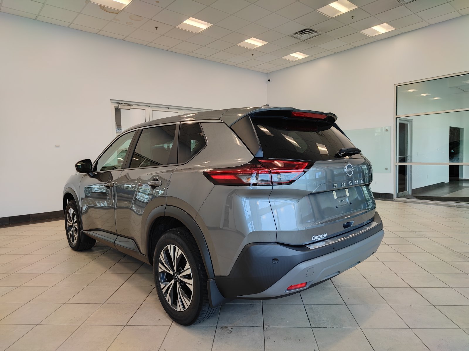 Used 2023 Nissan Rogue SV FWD image 5