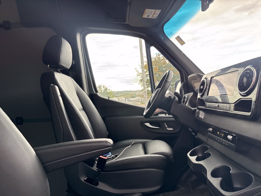 Used 2025 Mercedes-Benz Sprinter 2500 image 22