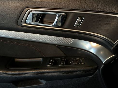 Used 2018 Ford Explorer XLT w/ Equipment Group 202A image 15