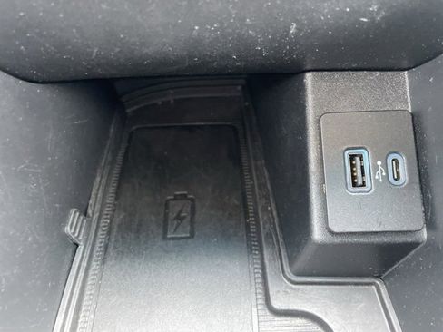 Used 2024 Ford Edge Titanium image 28