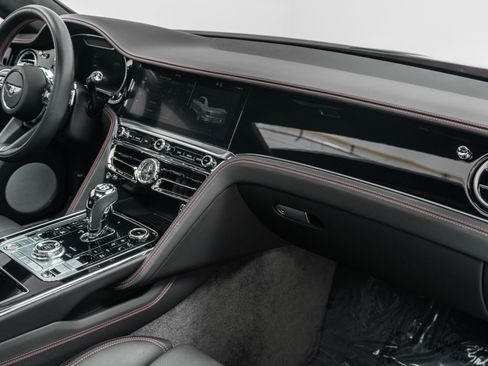 Used 2024 Bentley Flying Spur V8 AWD/4WD image 14
